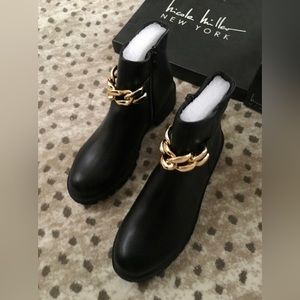 NEW NICOLE MILLER 8.5 M Gold Chain Chelsea Booties Boots Lug Sole Box, dust bags